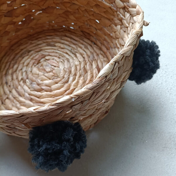 Kit de DIY pour réaliser un panier à pompon en corde nénuphar avec ses pompons en laine couleur anthracite.