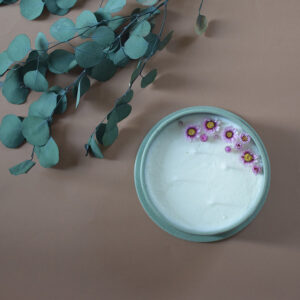 Bougie artisanale à la cire de soja, fleurs séchées parfumée à la vanille, pot vert