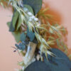 kit- box- créative- diy- couronne de fleurs- séchées- eucalyptus- avoine- blanc- vert- naturel- soi même- fait-main- abonnement- box- coffret- original- hello kit- créativité
