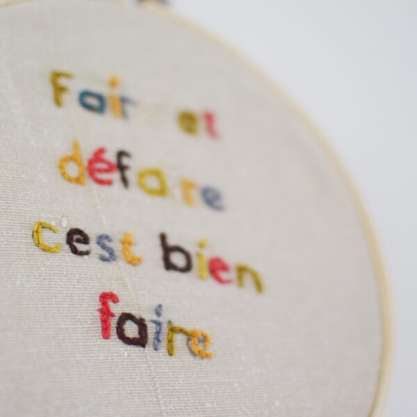 broderie citation- couture- tambour- à broder- broderie addict- diy broderie- diy - hello kit- box hello kit- do it yourself- slow- slowlife- créativité- avril- bucket list- objectif- to do list- paques- printemps- chocolat