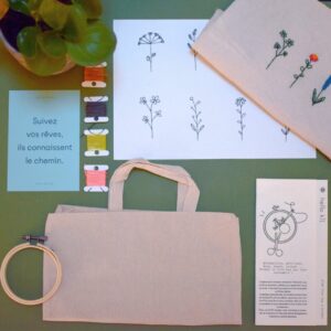 kit- box- kits- diy- do it yourself- loisirs créatifs -activités manuelles- broderie- couture- tode bag- sac- cabas- fils- tambour- planche- couleurs- fleurs-végétales- minimaliste- moderne- tuto- ateliers- hello kit- deco- mode