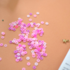 perles- heishi- diy- do it yourself- carte mantra- citation- rose- vert- ciseaux- tuto- atelier- loisirs créatifs- activités manuelles- aout- box- kit- kits- tutos- hello kit- juillet- activités enfants- filles- idées cadeaux- coffret à offrir- créativité- original- créatif
