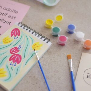 "Kit DIY coloriage personnalisé avec pinceaux et couleurs" ou "Créer votre œuvre d'art avec le kit DIY coloriage personnalisé".