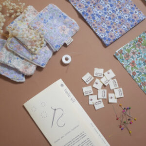 Kit diy- coton- lables- réutilisable- zero dechet- écolo- couture- debutant- créatif- box- créativité- loisirs- activités manuelle- hello kit- cadeau- femme- tissus- fleurs- couleurs- éponge- coudre- fait main- diy- do it yourself
